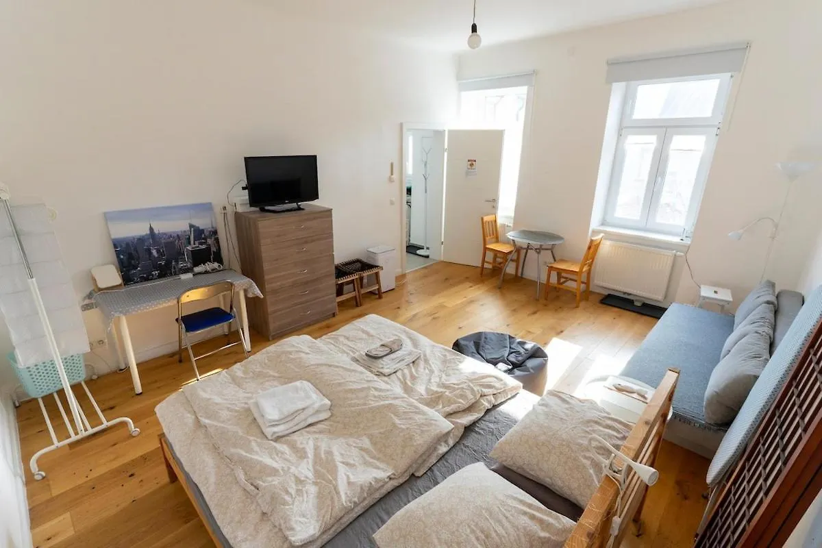 Free Garage, U4&U6 5Min, 33M2 Apartment Vienna